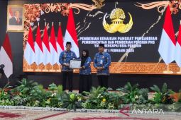 Pemkot Balikpapan beri tali asih kepada 12 ASN masuk usia purna tugas