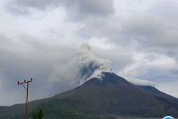 Gunung Ibu berstatus Awas, sehari terjadi puluhan gempa dangkal