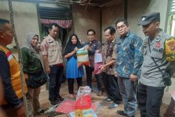 Pemerintah Kota Singkawang berikan bantuan sembako korban angin puting beliung
