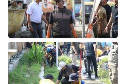 Wabup Lampung Tengah gotong royong bersihkan lingkungan Pasar Bandar Jaya Plaza