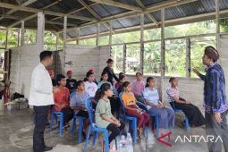 KMHDI Kota Ambon beri pendidikan gratis bagi anak-anak Suku Nuaulu