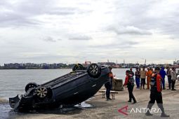 Polisi periksa mobil purnawirawan TNI yang ditemukan