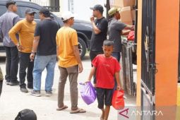 Gubernur NTB terpilih Iqbal salurkan bantuan bagi korban banjir di Sumbawa