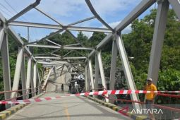 Jembatan ambruk di Desa Busui segera dibangun ulang