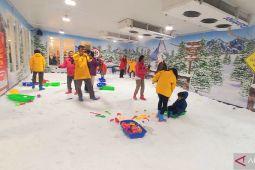 Hanya Rp30 ribu, nikmati wahana main salju Frozenland di Transmart Pangkalpinang