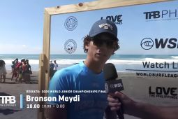 Peselancar Indonesia Bronson Meydi juara dunia junior di Filipina