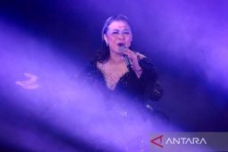 Single "Sebaris Lirik Cinta", kembalikan Diva Ruth Sahanaya ke dunia hiburan