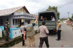 Petugas jamin keamanan harta benda pengungsi erupsi Gunung ibu