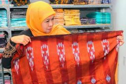 Khofifah kagumi keberlanjutan tenun ikat Parengan Lamongan