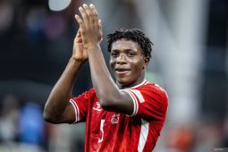 Manchester United mengincar pemain bek kiri Patrick Dorgu dari Lecce