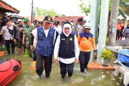 Khofifah mengimbau masyarakat Jatim waspada cuaca ekstrem