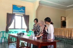 Mahasiswa KKN Unila manfaatkan limbah minyak jelantah jadi lilin aroma terapi