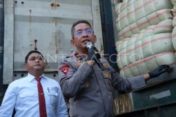 Polisi gagalkan penyelundupan pakaian bekas dari Malaysia