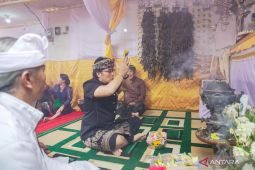 Bupati Badung melayat ke rumah duka almarhum Palinggih Dane Jero Gede Batur Kawanan (Alitan)