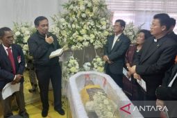 Effendi Simbolon melayat Ibunda Ephorus HKBP : Selamat Jalan Inong