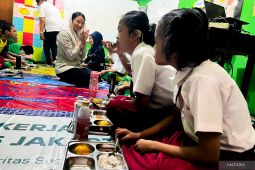 Wamendag mengecek pelaksanaan Makan Bergizi Gratis di SLB 5 Jakarta