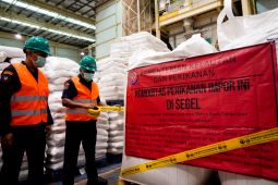KKP segel 453 ton bahan baku pakan ikan impor  tak sesuai peruntukan di Banten