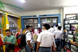 DPK memamerkan 600 koleksi sejarah untuk peringati HUT Kalbar