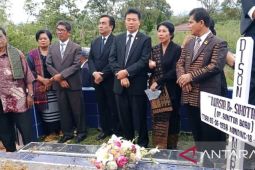 Effendi Simbolon : Perjalanan panjang mendiang Ibunda Ephorus HKBP khotbah hidup