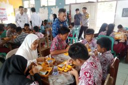 Dua sekolah di Belitung sudah uji coba program MBG
