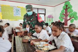 Pemkab Teluk Bintuni lakukan pendataan siswa penerima Program MBG