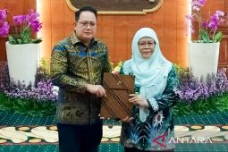 Pj Gubernur Jatim serahkan "SPT" ke Wabup Situbondo pasca Bupati terkena KPK