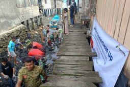 Pertamina fuel terminal Masohi Malteng lakukan aksi bersih sampah pesisir
