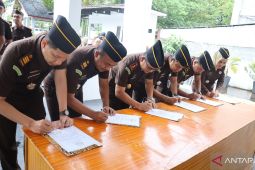 Personel Kejari Aceh Barat teken pakta integritas