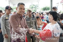 Pemkab Bangka salurkan ribuan paket sembako jelang Isra Miraj dan Imlek