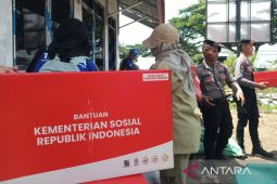Kemensos menyalurkan bantuan Rp362,5 juta untuk korban banjir di Cirebon