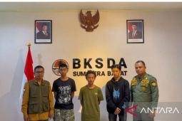 BKSDA beri sanksi tiga pendaki naik Gunung Marapi saat berstatus waspada