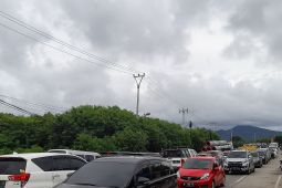 Arus lalu lintas menuju wisata Pantai Anyer Banten macet