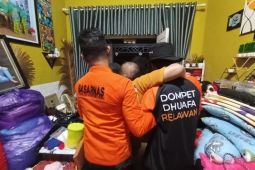 Tim SAR evakuasi tiga warga akibat banjir di Kendari