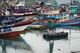 Aktivitas nelayan Prigi terdampak cuaca buruk