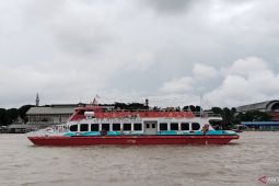 Kapal wisata Musi Cruise jadi favorit  anak sekolah saat libur Imlek