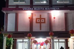 Warga Tionghoa di Belitung laksanakan sembahyang malam Imlek