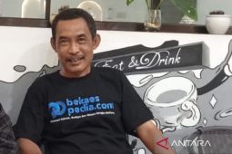 Bagaimana bisa mengkritisi dibenci, tapi memuji dielu-elukan?