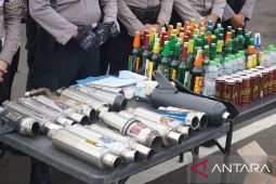Polres Cianjur menyita ratusan botol miras dan knalpot bising