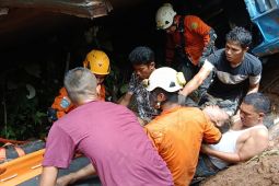 Truk masuk jurang di Rimbo Malampah karena masalah rem