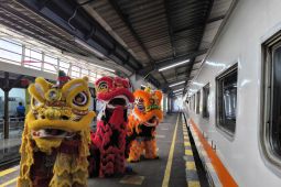 Atraksi Barongsai semarakkan Tahun Baru Imlek di Stasiun Jember
