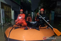 Warga tiga RT di Bidara Cina Jakarta mengungsi  terendam banjir