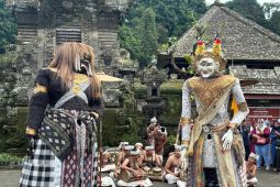 Desa Penglipuran tampilkan Barong Landung saat Imlek