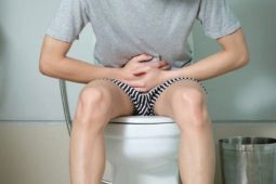 Kebiasaan duduk di toilet lebih dari 15 menit bisa picu risiko wasir
