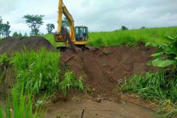 BPBD Kediri perbaiki jalan antardesa yang jebol