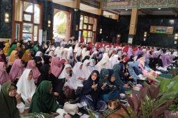 Pemkot Palembang salurkan bantuan  sembako bagi anak yatim
