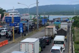 Pengguna jasa penyeberangan diminta waspadai cuaca ekstrem