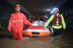 Dinkes kunjungi rumah warga terdampak banjir serta cek kesehatan