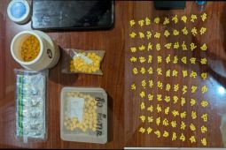 Polisi sita ribuan pil obat terlarang yang dijual bebas di Tasikmalaya dan 3 pengedarnya