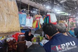 KPPU terus pantau MinyaKita di pasar Medan karena  masih di atas HET