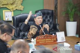 Bupati Bandung minta OPD memangkas anggaran perjalanan dinas 50 persen